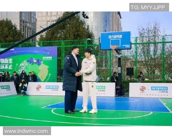 姚明重吨位的传奇之路：从篮球场到商业巨头的成功转型