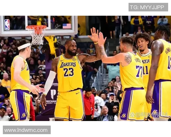 湖人遭遇两连败,詹姆斯状态回升点燃新希望 湖人遭遇两连败,詹姆斯状态回升点燃新希望