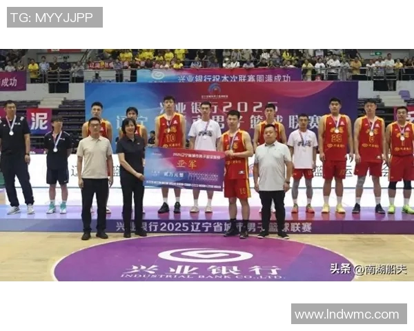 辽宁本钢球迷士气高涨,期待球队夺得本赛季冠军 辽宁本钢球迷士气高涨,期待球队夺得本赛季冠军